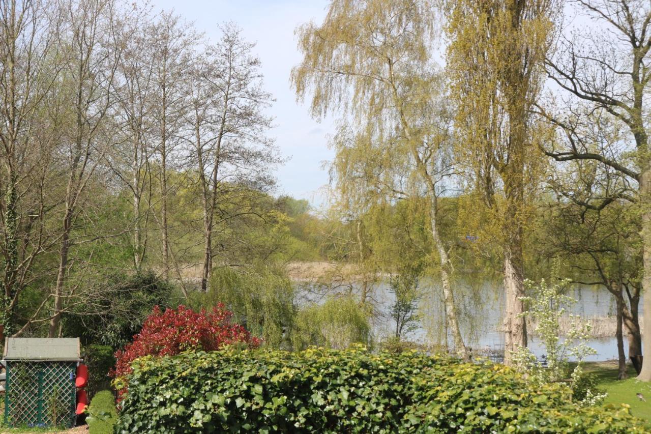 Ferienwohnungen Am Schwanensee 布隆 外观 照片
